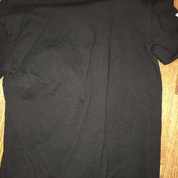 A shirt - Picture 3 of 4